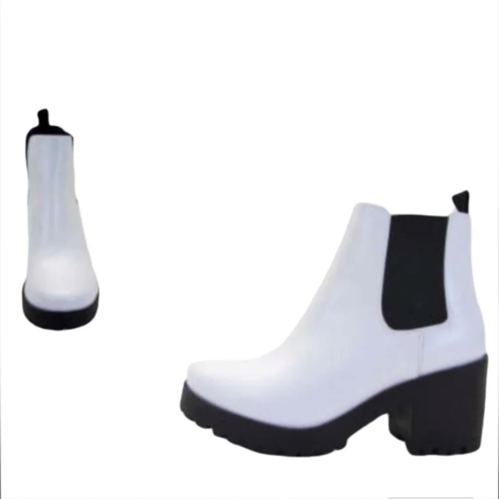 SODA white Jaber lug boots